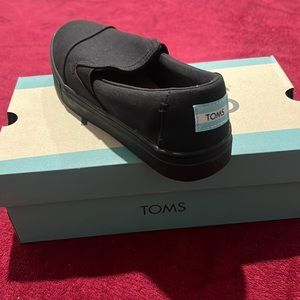 TOMS new in its box, color black, size 8.5 women..